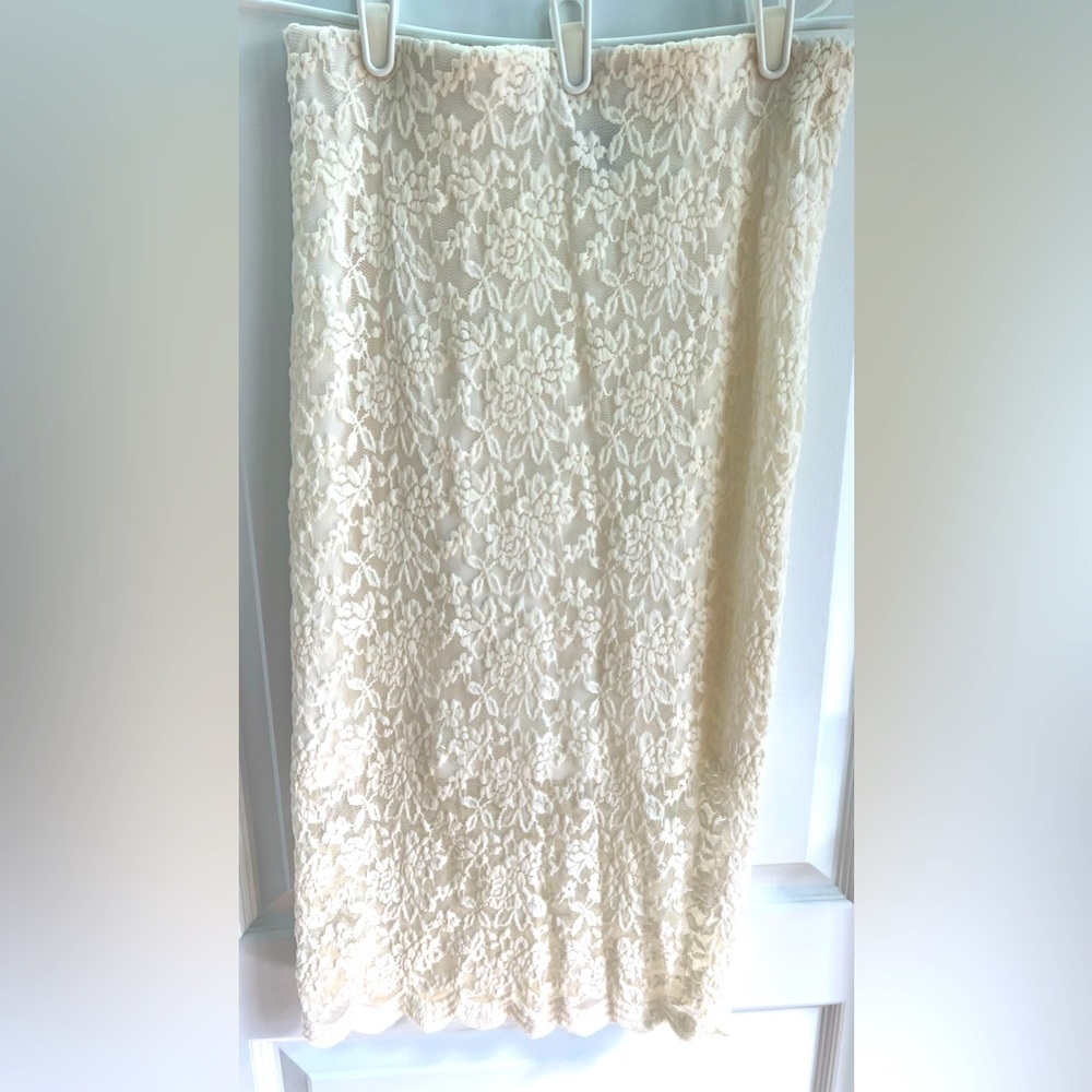 Forever 21 Midi Skirt. Size M.